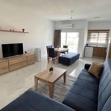 Tetris Apartment Spacious Comfortable Никосия Экстерьер фото