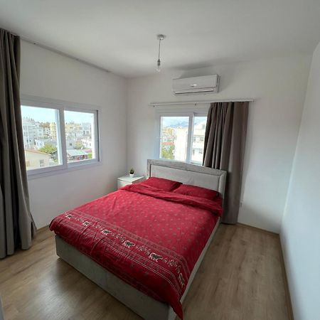 Tetris Apartment Spacious Comfortable Никосия Номер фото