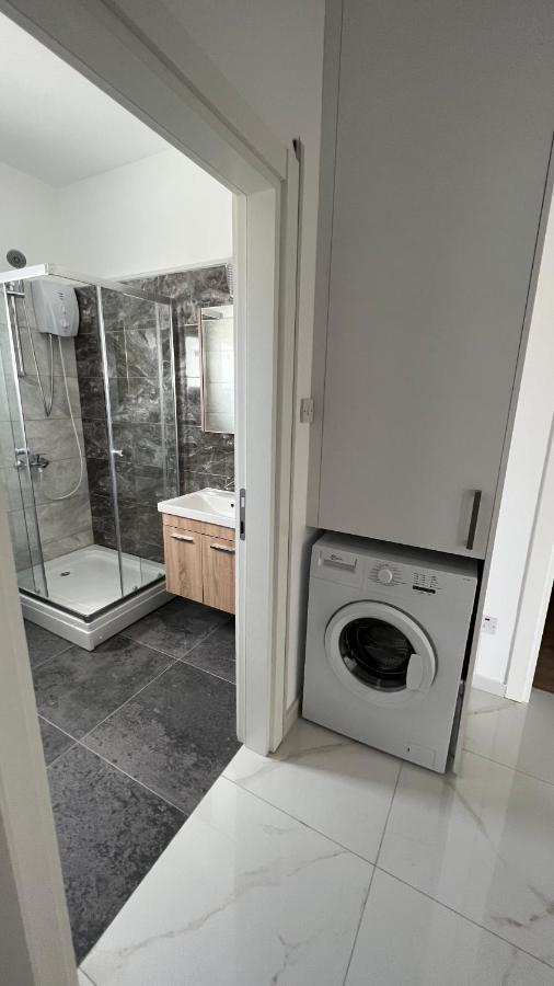 Tetris Apartment Spacious Comfortable Никосия Экстерьер фото