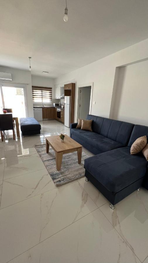 Tetris Apartment Spacious Comfortable Никосия Номер фото