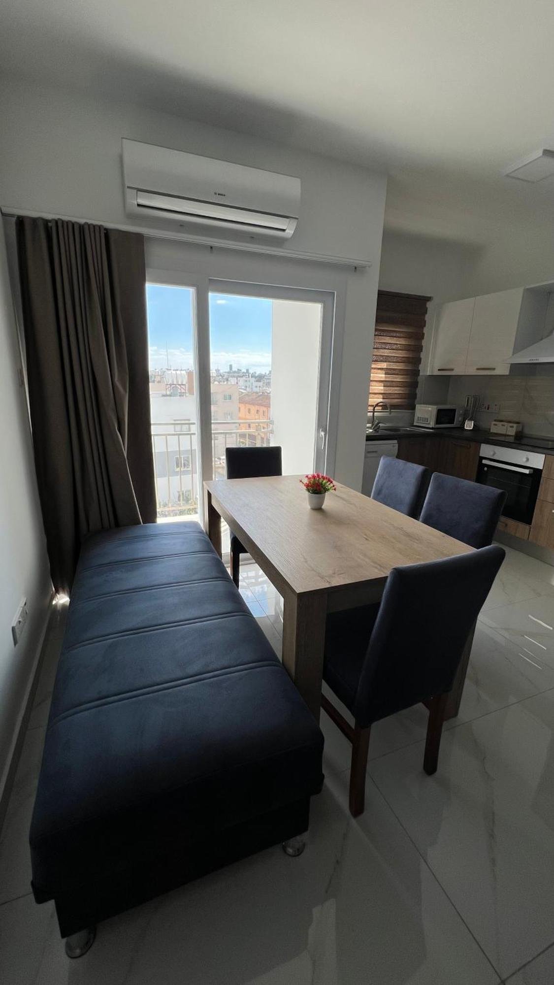Tetris Apartment Spacious Comfortable Никосия Номер фото