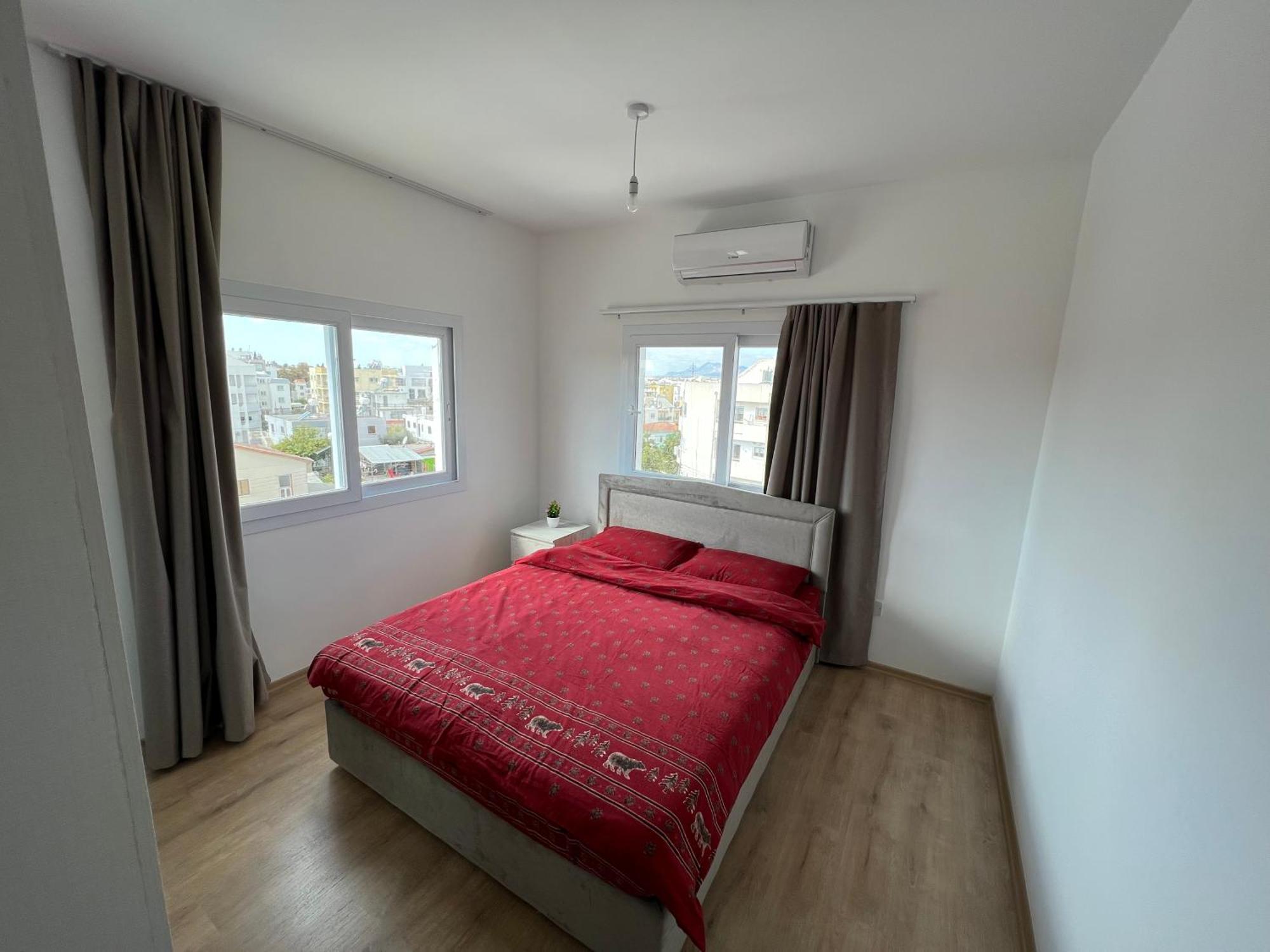 Tetris Apartment Spacious Comfortable Никосия Номер фото