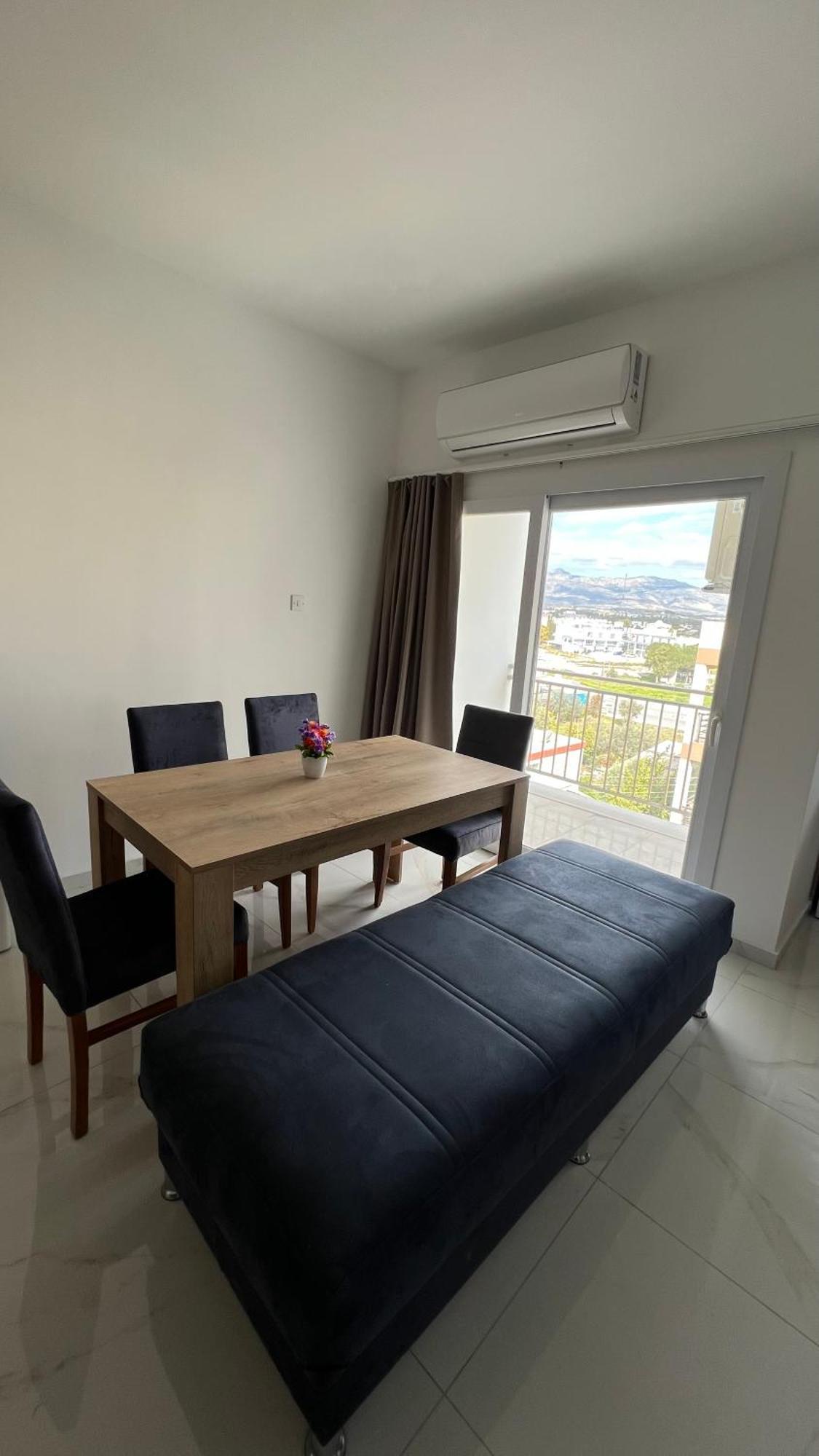 Tetris Apartment Spacious Comfortable Никосия Номер фото