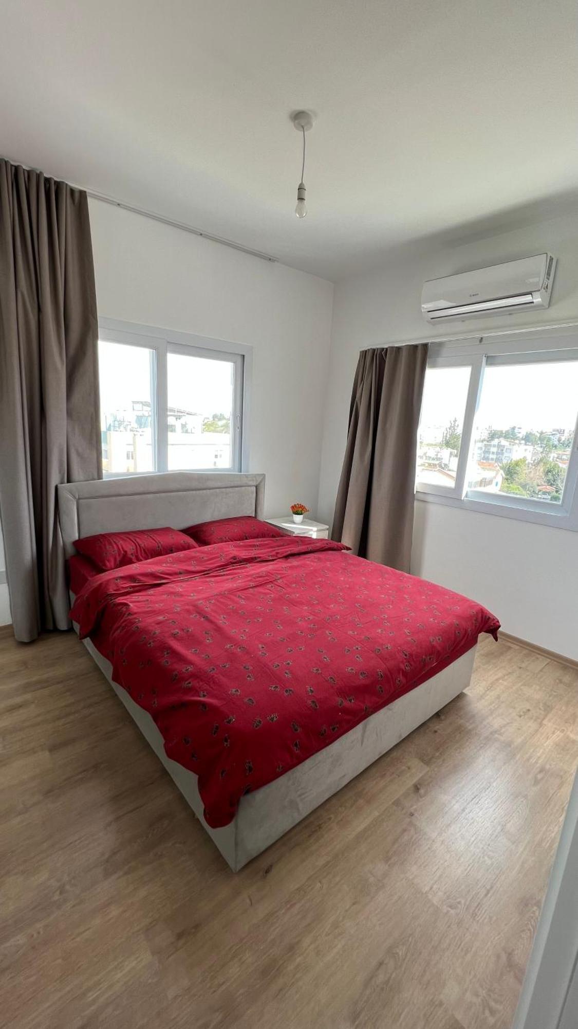 Tetris Apartment Spacious Comfortable Никосия Номер фото