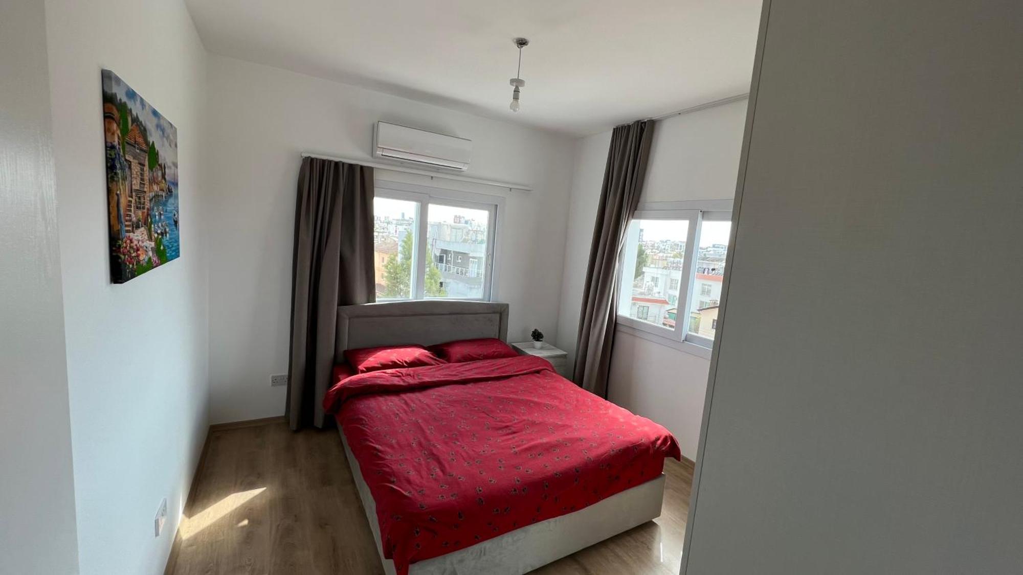 Tetris Apartment Spacious Comfortable Никосия Номер фото
