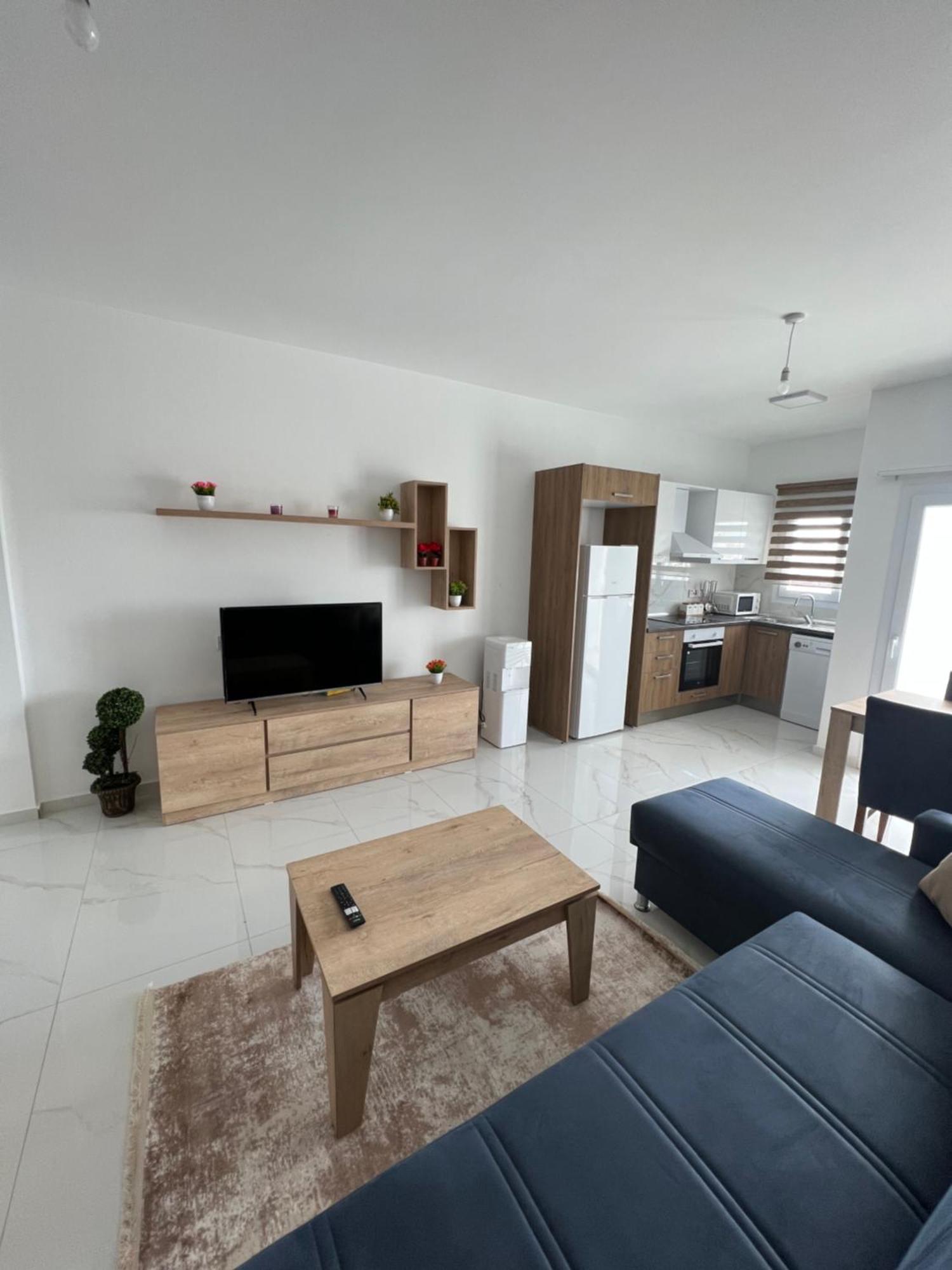 Tetris Apartment Spacious Comfortable Никосия Номер фото