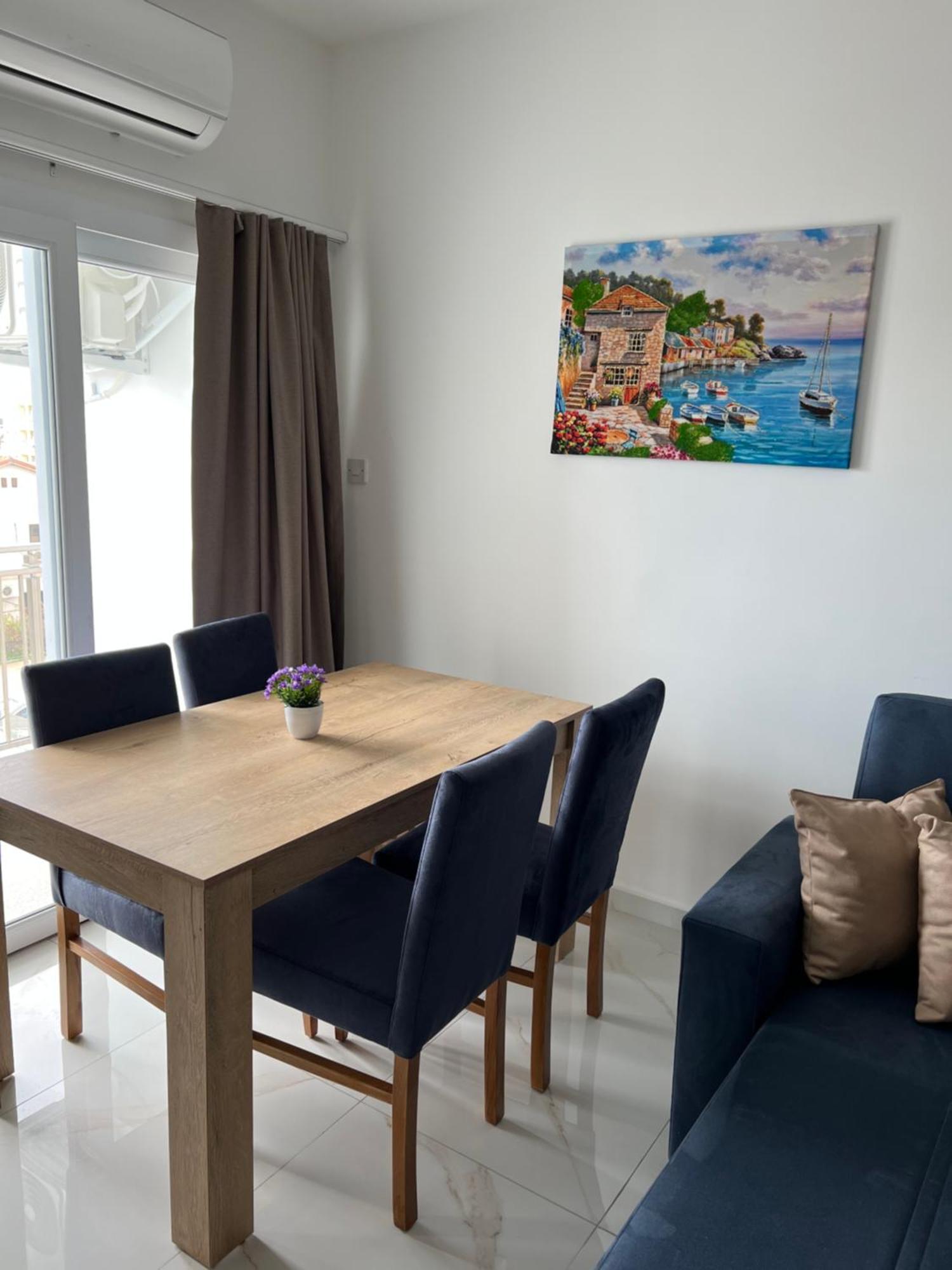 Tetris Apartment Spacious Comfortable Никосия Номер фото
